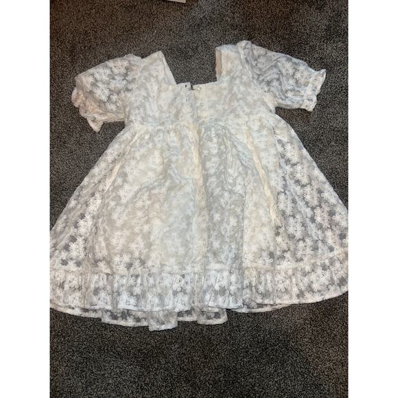 Noralee Ivory Embroidered Organza
Quinn Dress White Floral Balloon Sleeve
Easter - Picture 3 of 3